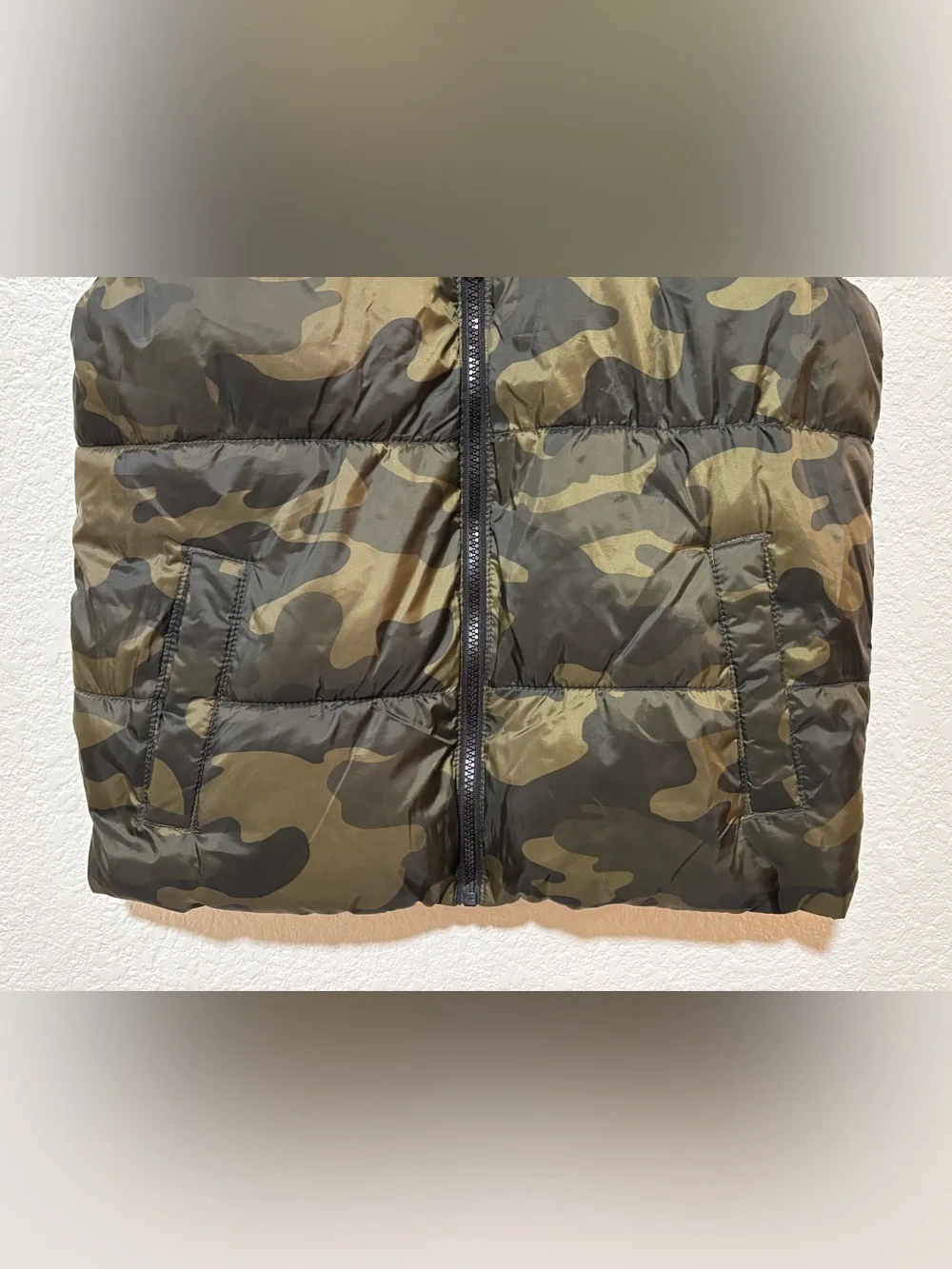 Old Navy Kids Camo Puffer Vest Size L 10-12 Green Black